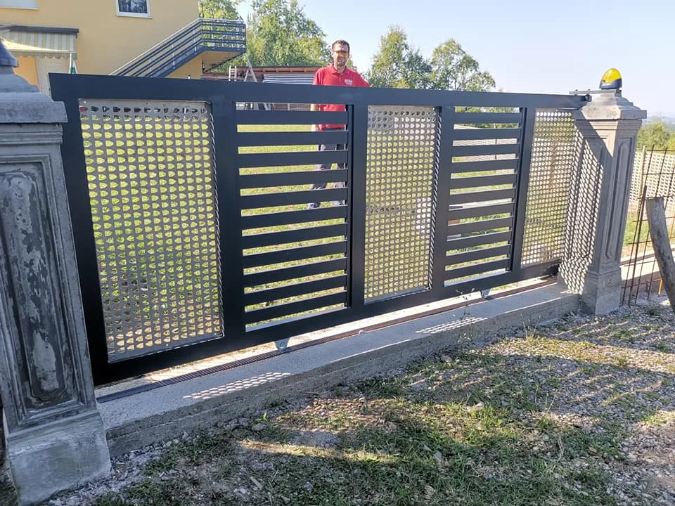 Izvedena ograda ili kapija AluProx